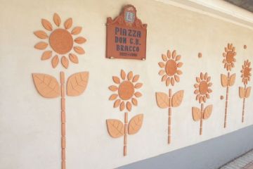 Piazza Don G.B. Bracco - Ceramiche Murali